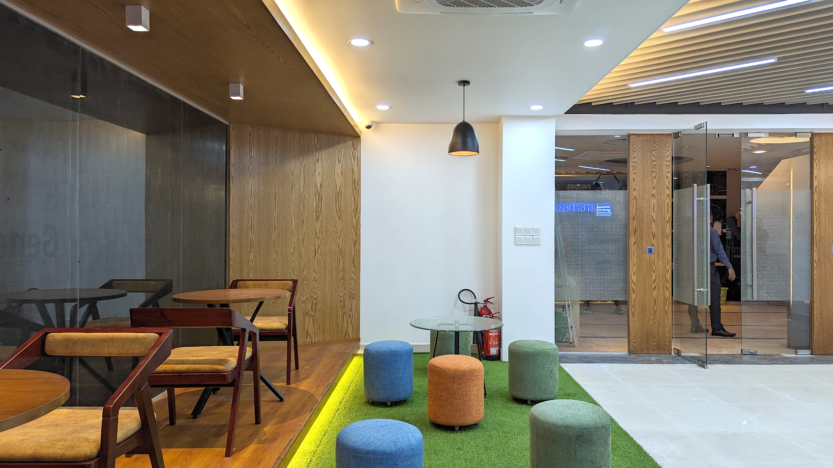 COMMERCIAL INTERIOR